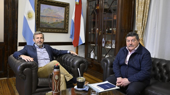 Frigerio confirm&oacute; que la provincia terminar&aacute; 75 viviendas en Villa Paranacito
