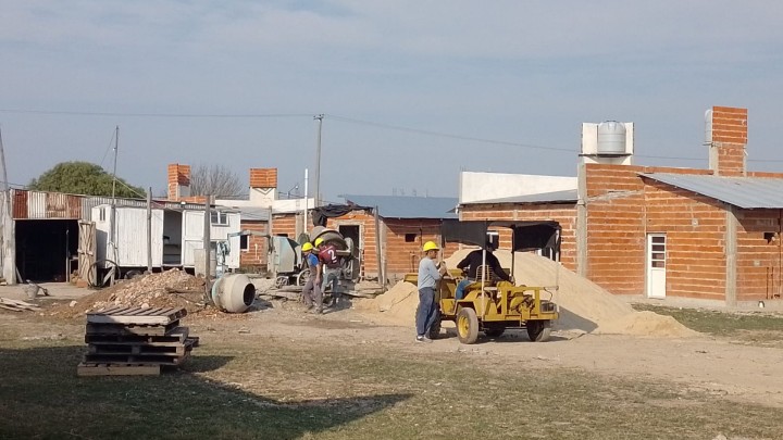 Con fondos provinciales reanudaron la terminaci&oacute;n de 48 viviendas en Federal