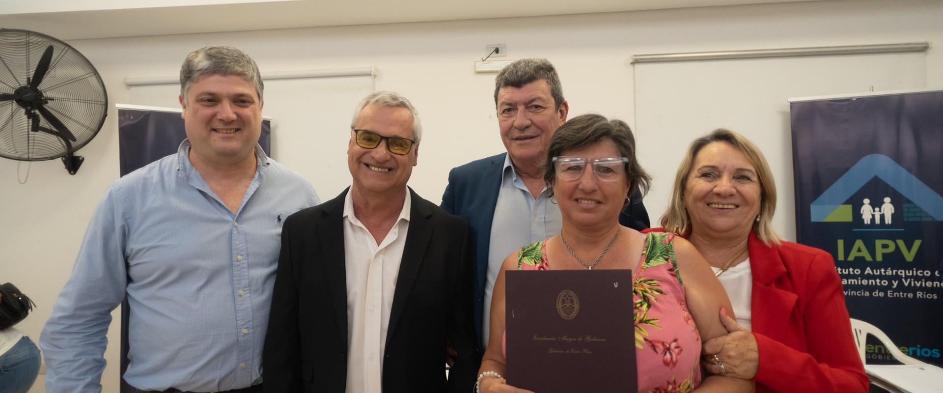 El gobierno entreg&oacute; escrituras de viviendas en Gualeguay