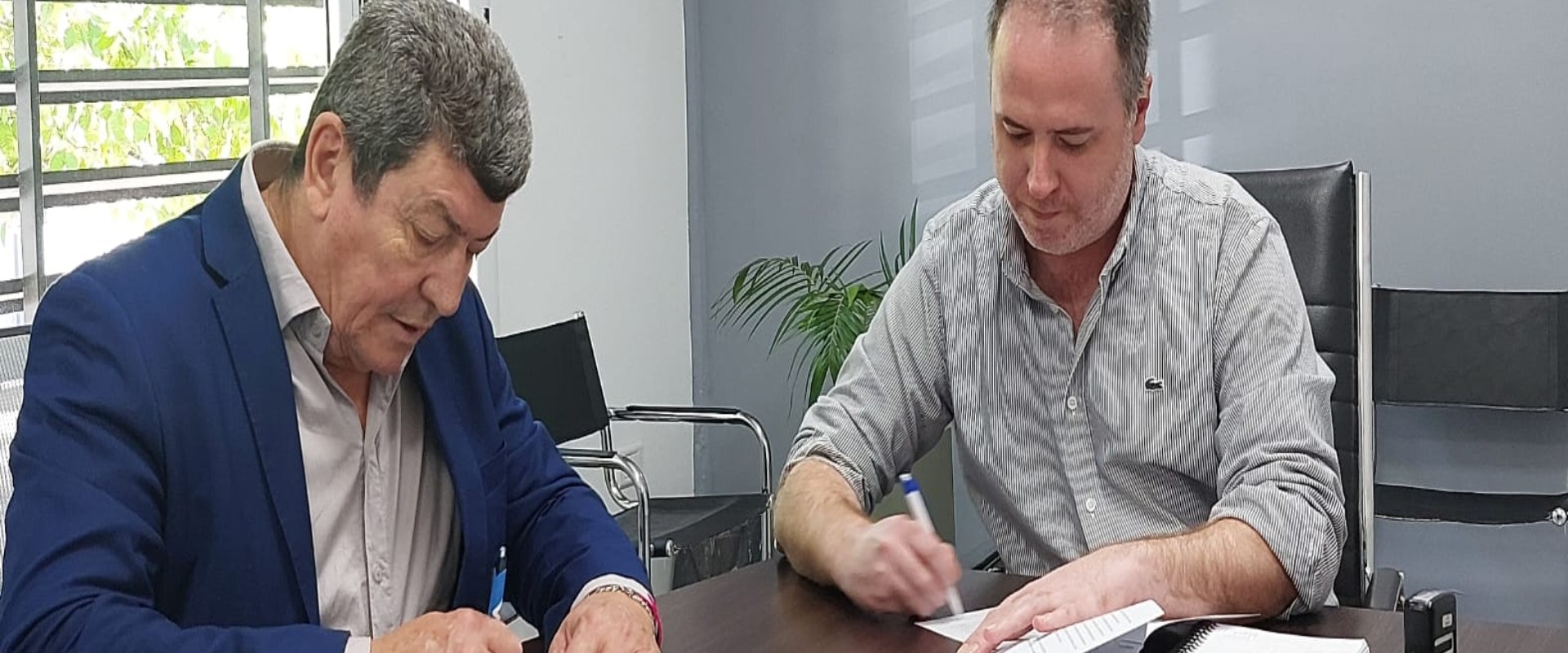 El Becario y el IAPV firmaron un convenio para que estudiantes realicen pr&aacute;cticas profesionales