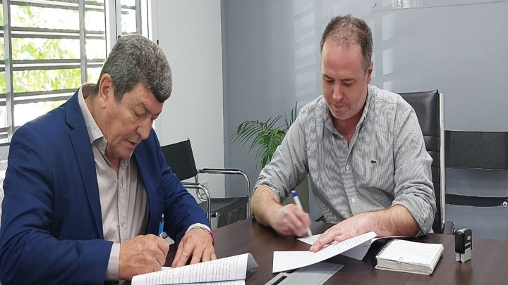 El Becario y el IAPV firmaron un convenio para que estudiantes realicen pr&aacute;cticas profesionales