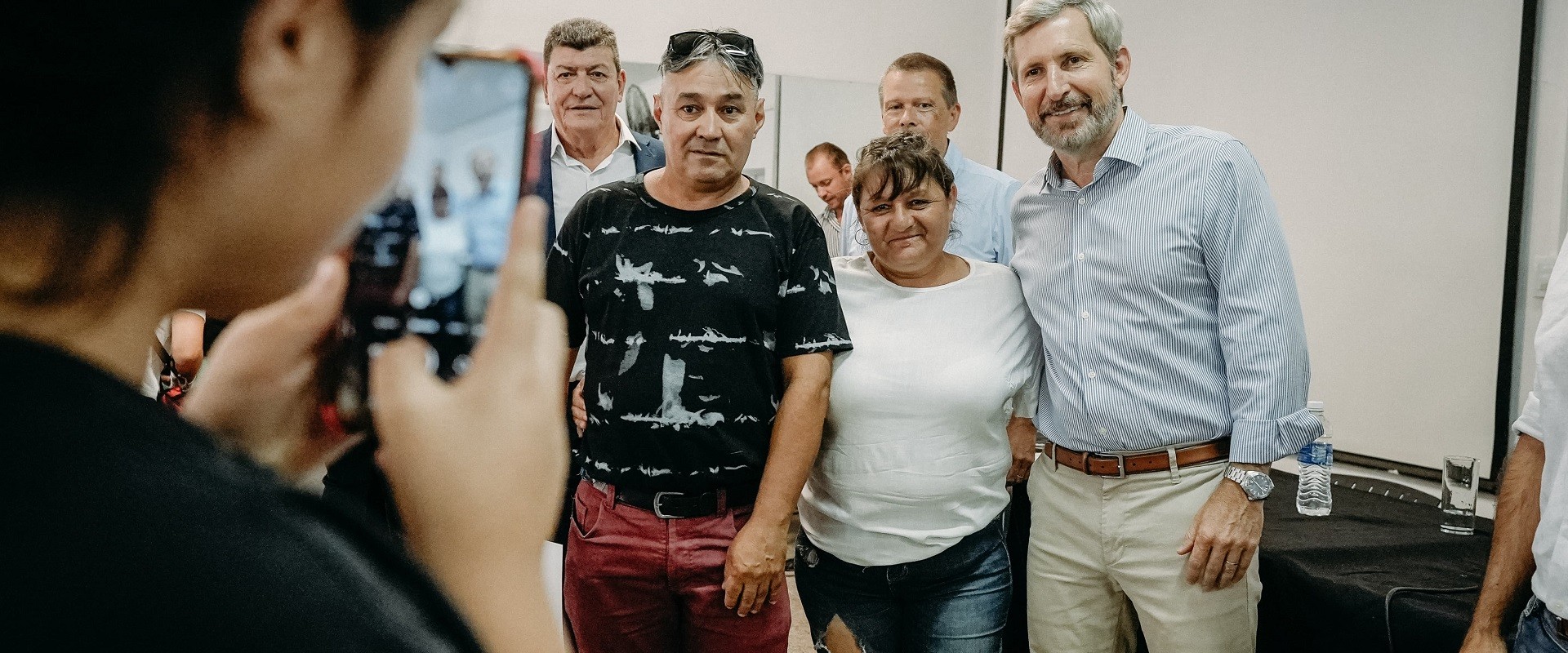 Frigerio entreg&oacute; escrituras de viviendas a familias de La Paz