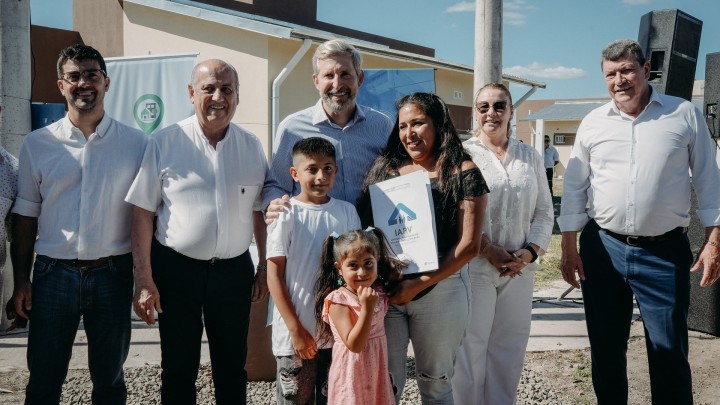 Frigerio anunci&oacute; cr&eacute;ditos a trav&eacute;s del IAPV para construir o ampliar viviendas