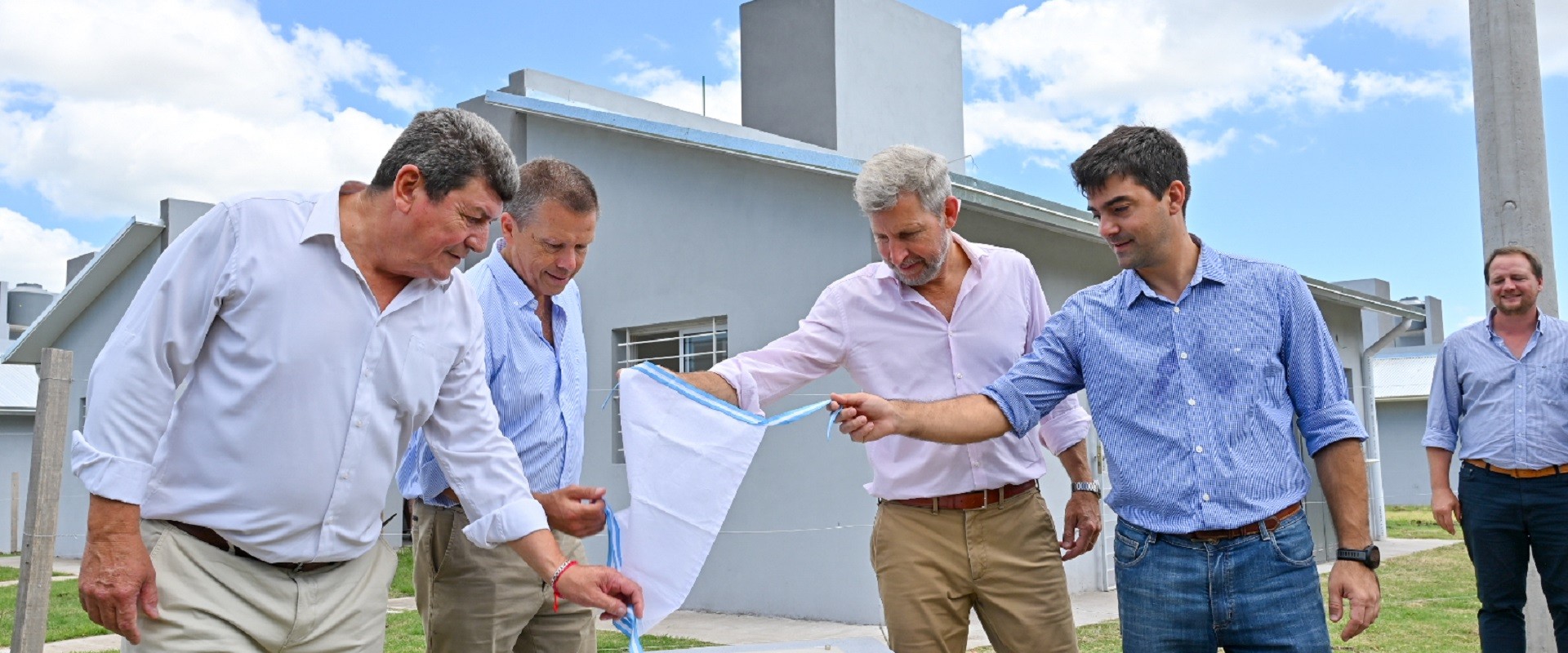 El gobierno provincial entreg&oacute; 60 viviendas en La Paz