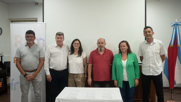 Entrega de escrituras y comienzo de obra en General Ram&iacute;rez: 50 familias recibieron su t&iacute;tulo de propiedad