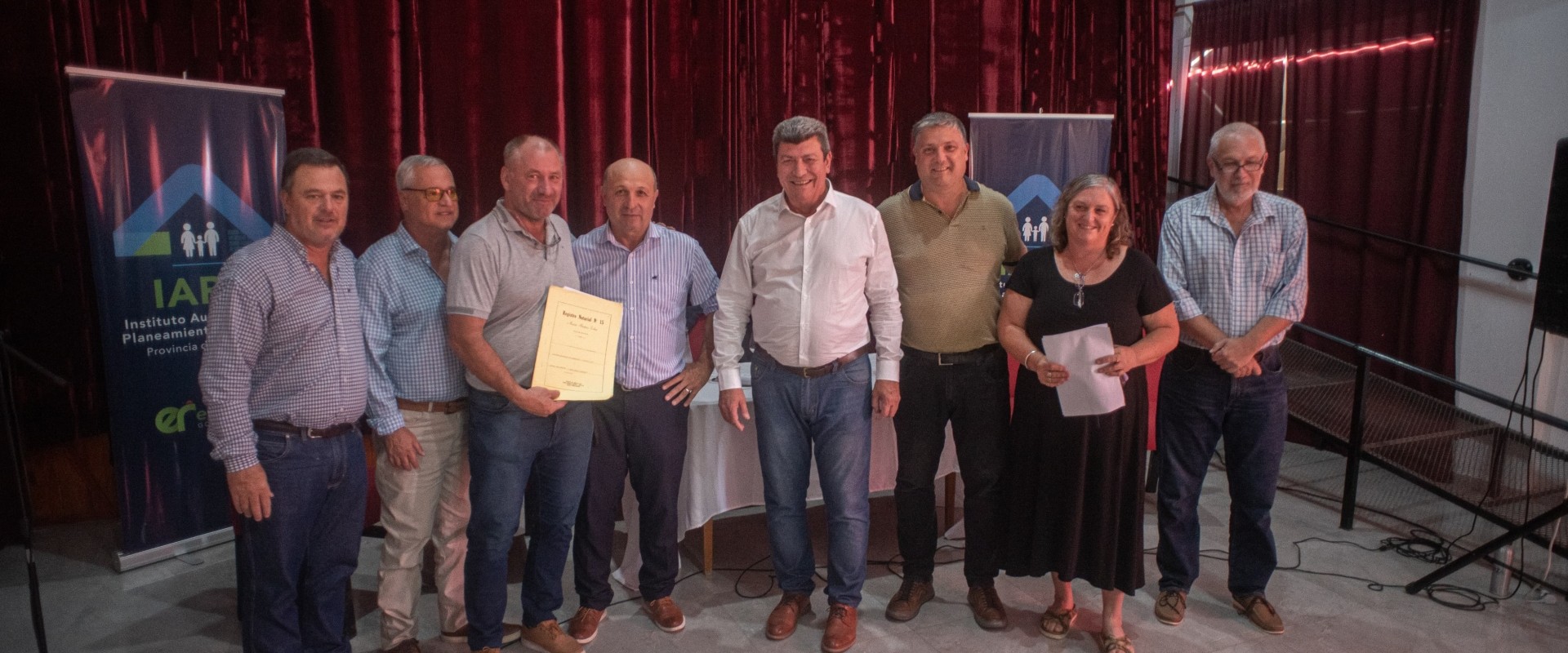 La provincia entreg&oacute; 48 escrituras a familias de General Galarza
