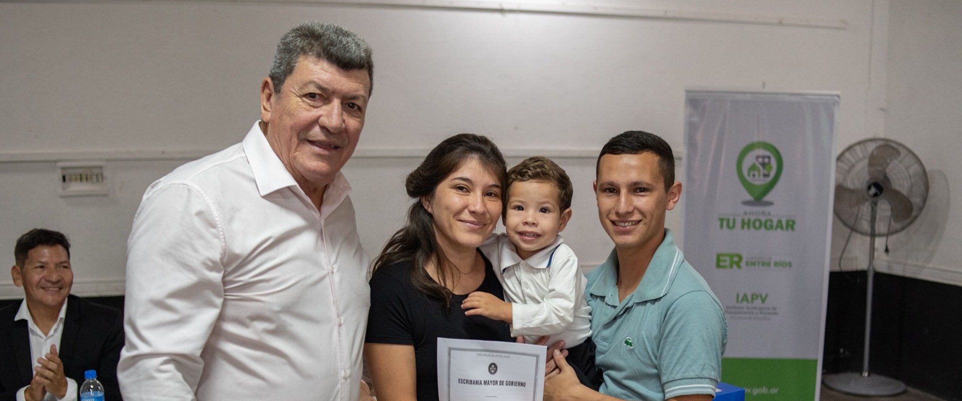 Nuevas familias de Rosario del Tala contar&aacute;n con las escrituras de sus viviendas