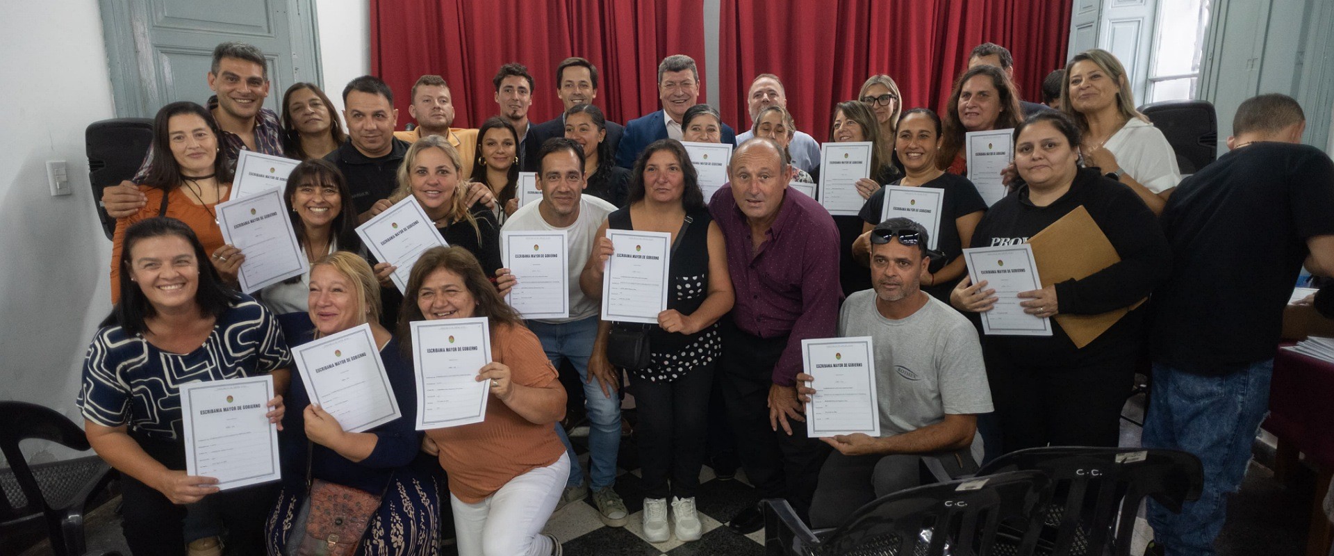 Familias de Nogoy&aacute; recibieron las escrituras de sus viviendas