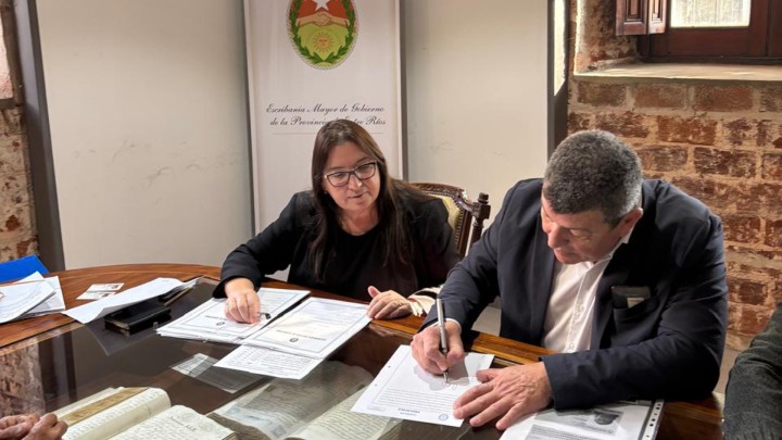 Se firmaron escrituras para familias de Pueblo Brugo y El Pingo