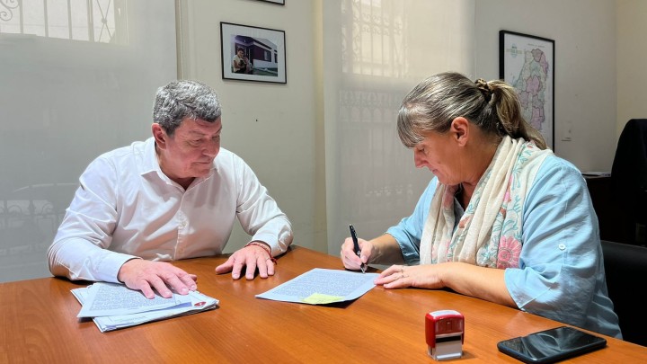 Se firm&oacute; comodato entre IAPV y comuna Colonia Roca