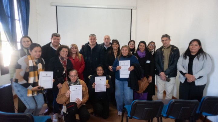 Familias de San Jos&eacute; de Feliciano recibieron las escrituras de sus viviendas