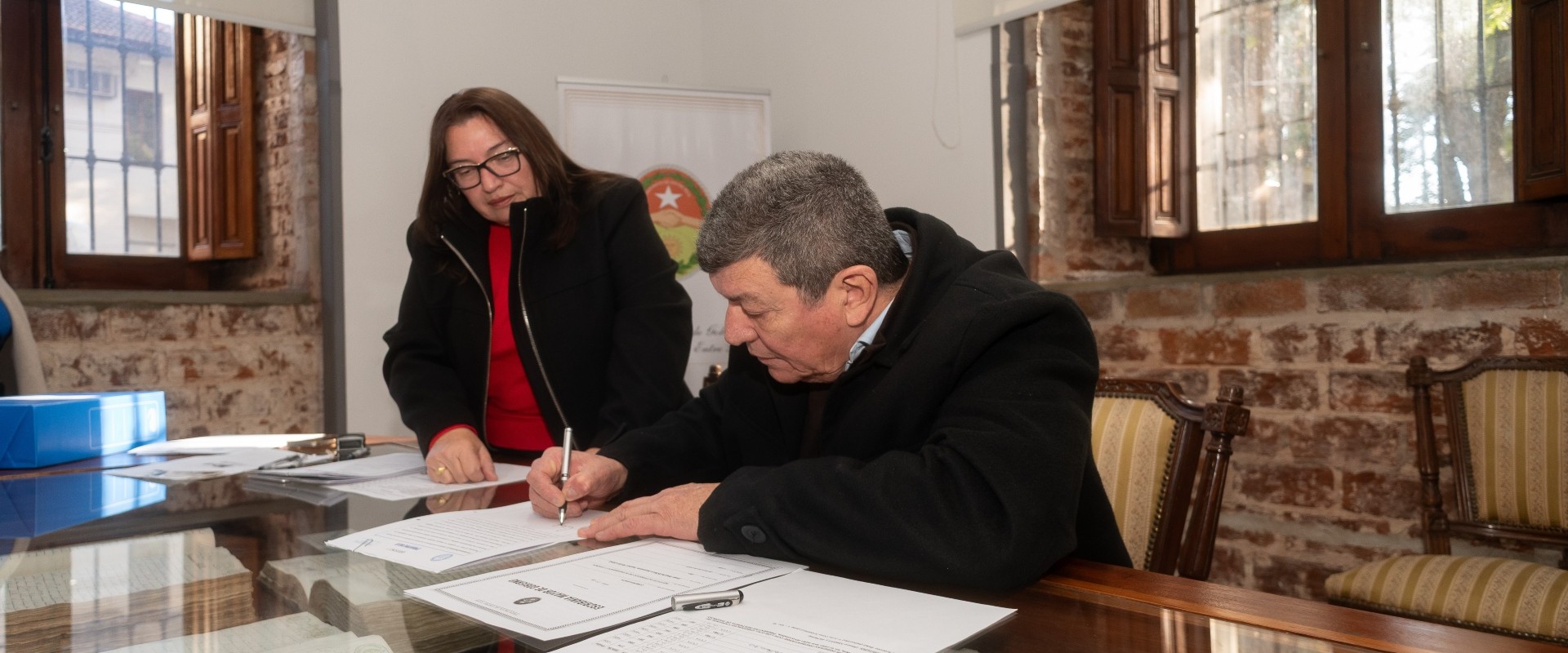 Familias de Paran&aacute; firmaron las escrituras de sus viviendas
