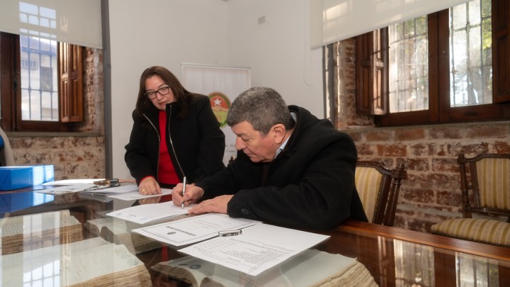 Familias de Paran&aacute; firmaron las escrituras de sus viviendas