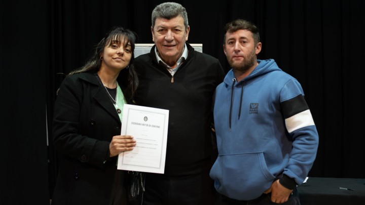 Otras 130 familias de Concepci&oacute;n del Uruguay contar&aacute;n con las escrituras de sus viviendas sociales