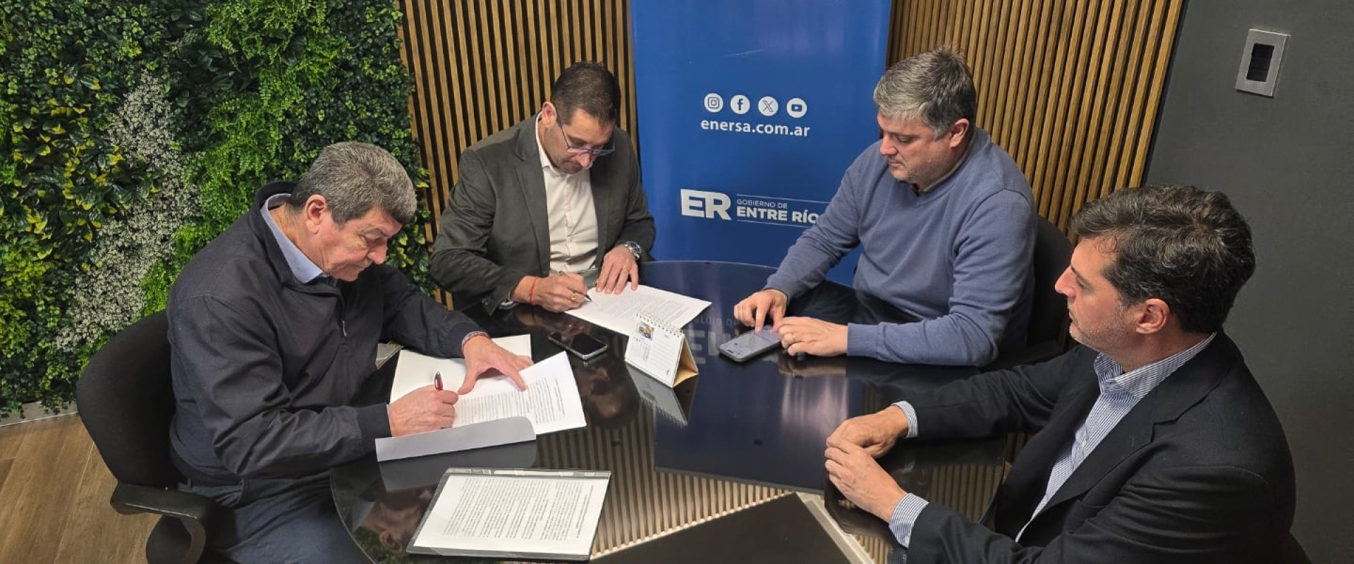 IAPV y Enersa firmaron un convenio para optimizar la gesti&oacute;n de viviendas sociales
