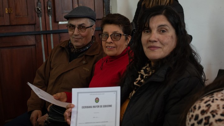 M&aacute;s de 100 familias de Victoria recibieron las escrituras de sus viviendas