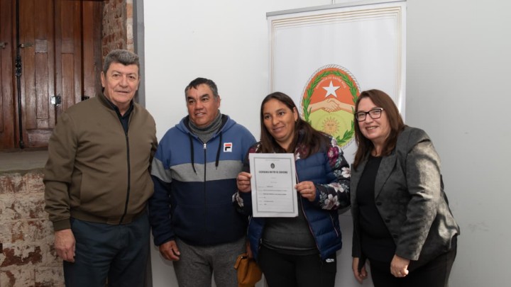 M&aacute;s de 20 familias del departamento Paran&aacute; recibieron sus escrituras