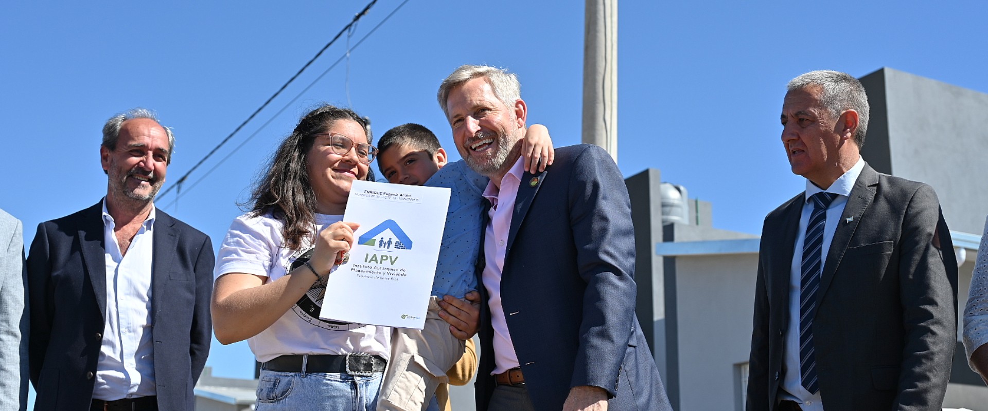 El gobernador entreg&oacute; 40 nuevas viviendas en Urdinarrain finalizadas por la provincia