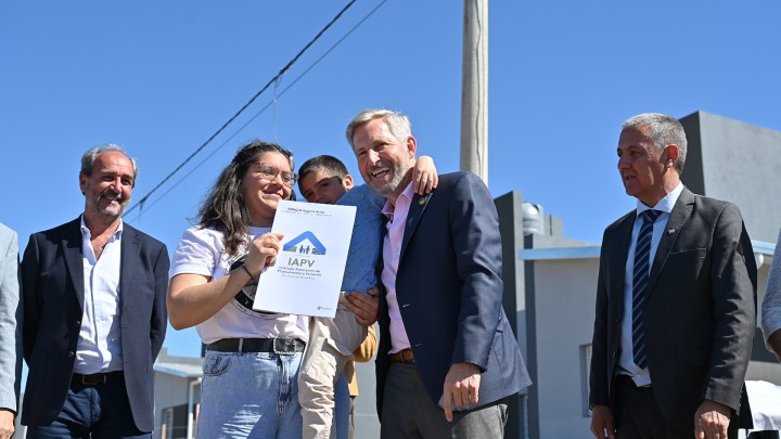 El gobernador entreg&oacute; 40 nuevas viviendas en Urdinarrain finalizadas por la provincia