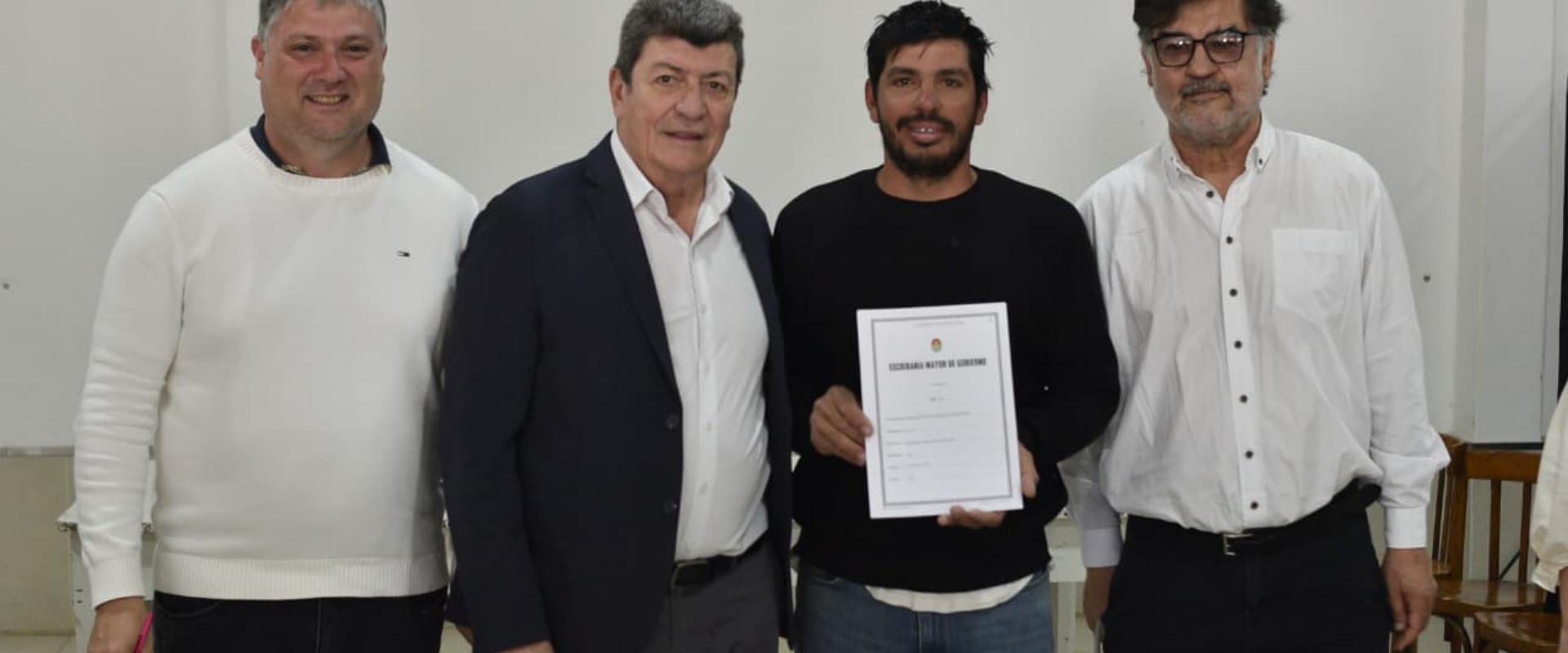 La provincia entreg&oacute; escrituras de viviendas en Villaguay