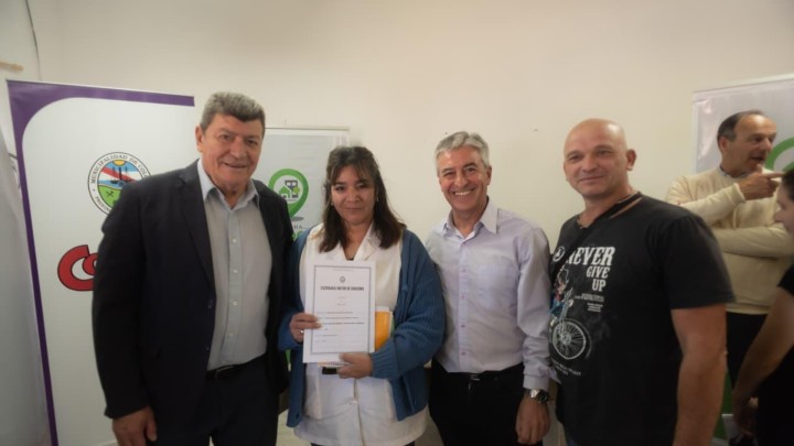 Se rubricaron escrituras de viviendas para familias de Col&oacute;n y Villa Elisa