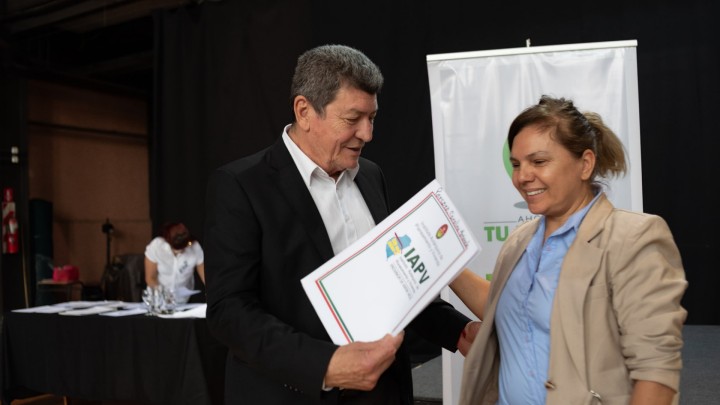 La provincia entreg&oacute; escrituras en la ciudad de Paran&aacute;