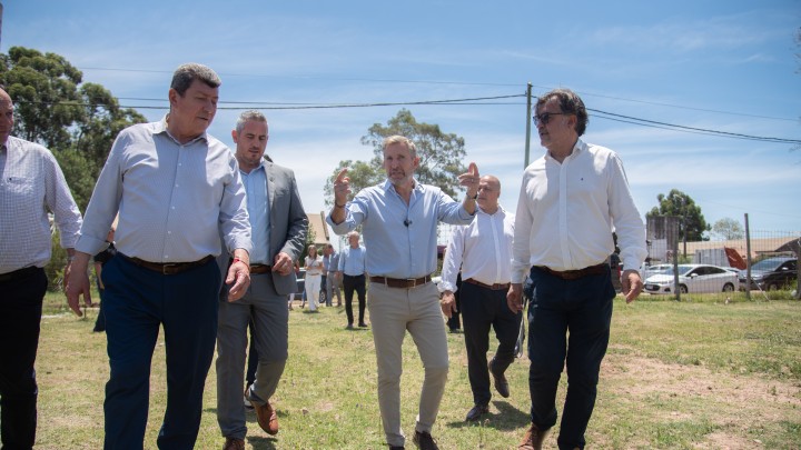 La provincia garantiz&oacute; el financiamiento para finalizar las 72 viviendas en Col&oacute;n