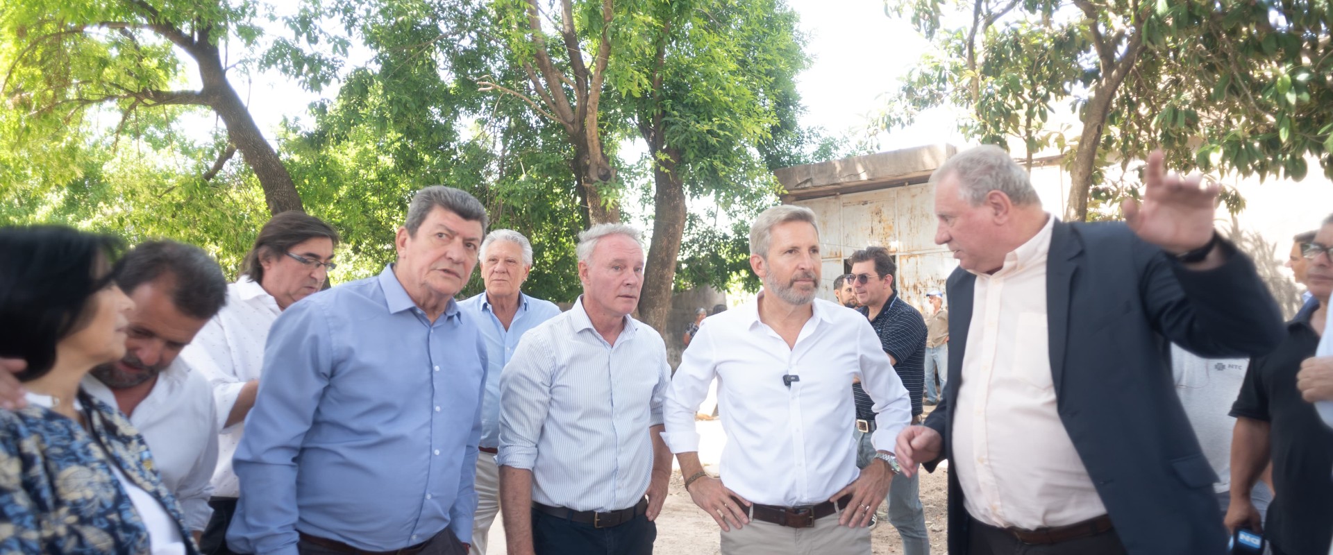 Obras para educaci&oacute;n, viviendas, transporte y agua marcaron la agenda del gobernador en Lucas Gonz&aacute;lez