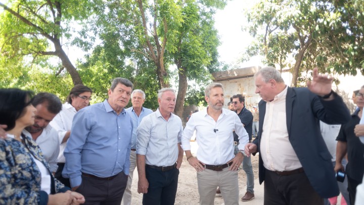 Obras para educaci&oacute;n, viviendas, transporte y agua marcaron la agenda del gobernador en Lucas Gonz&aacute;lez