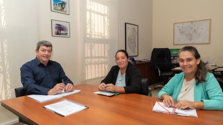 El IAPV y la comuna de Crucesitas Tercera trabajan en pol&iacute;ticas habitacionales