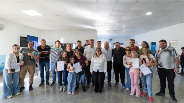 M&aacute;s familias de Villaguay, Villa Clara y Maci&aacute; contar&aacute;n con las escrituras de sus viviendas sociales