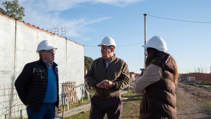 Autoridades del IAPV recorrieron viviendas que se construyen en Segu&iacute; financiadas por la provincia