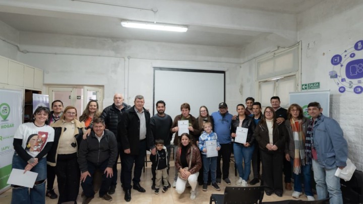 Se firmaron escrituras de viviendas sociales para Concepci&oacute;n del Uruguay y Basavilbaso