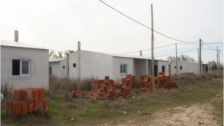 Con fondos provinciales, se licitar&aacute; la terminaci&oacute;n de 50 viviendas en Villa Paranacito