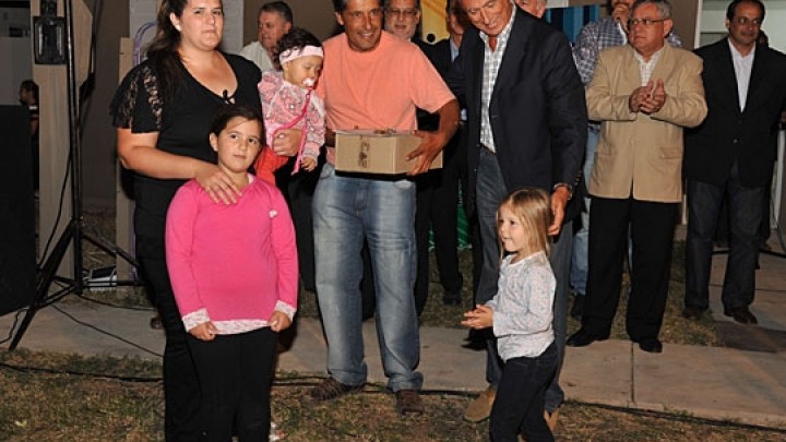 Inauguraron viviendas del IAPV en Segu&iacute;