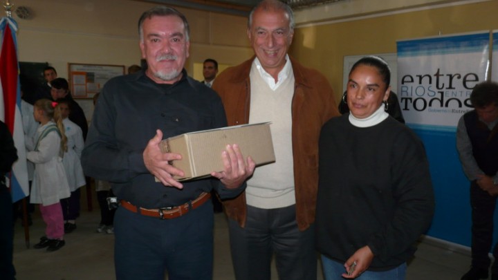 Emotivo acto de entrega de viviendas en Arroyo Bar&uacute;