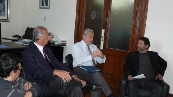 Se present&oacute; en la Naci&oacute;n la documentaci&oacute;n para la construcci&oacute;n de viviendas para docentes entrerrianos