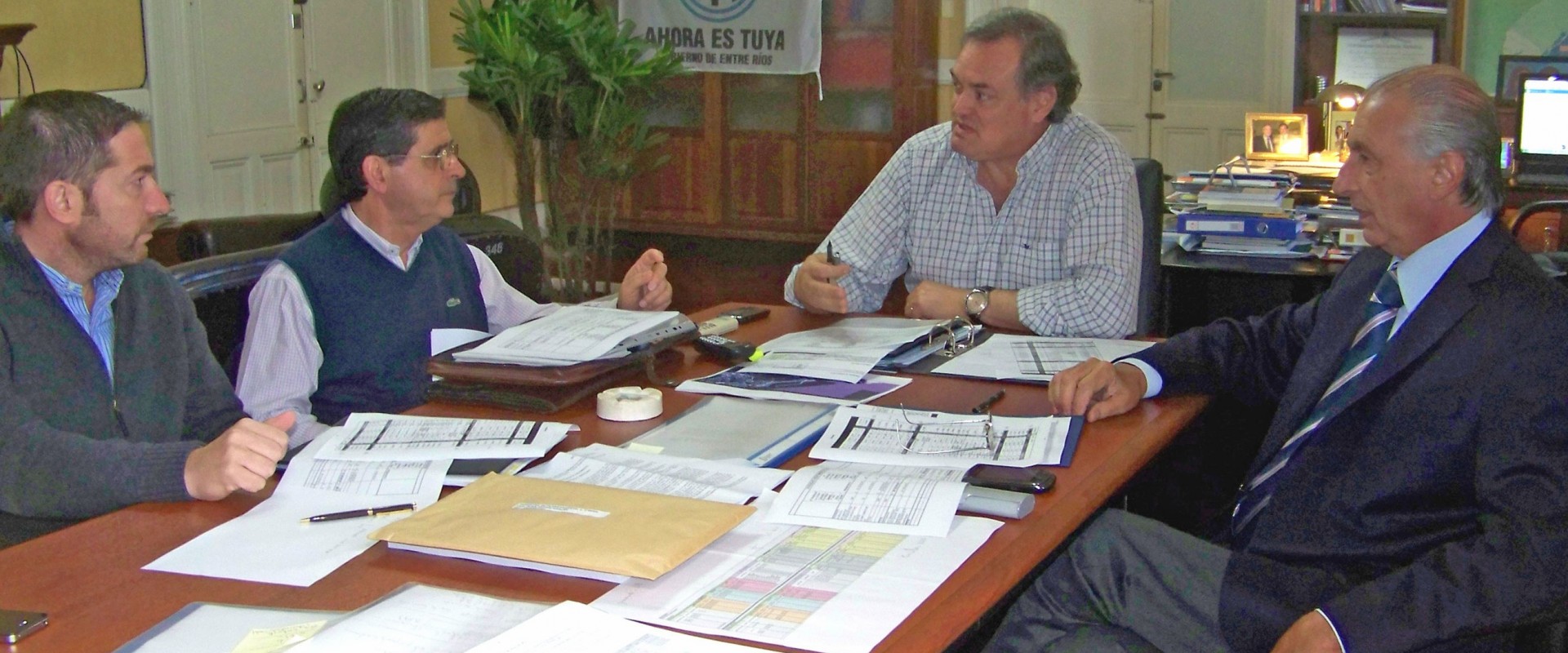 Sectores privado y p&uacute;blico analizan la ejecuci&oacute;n de viviendas en Entre R&iacute;os