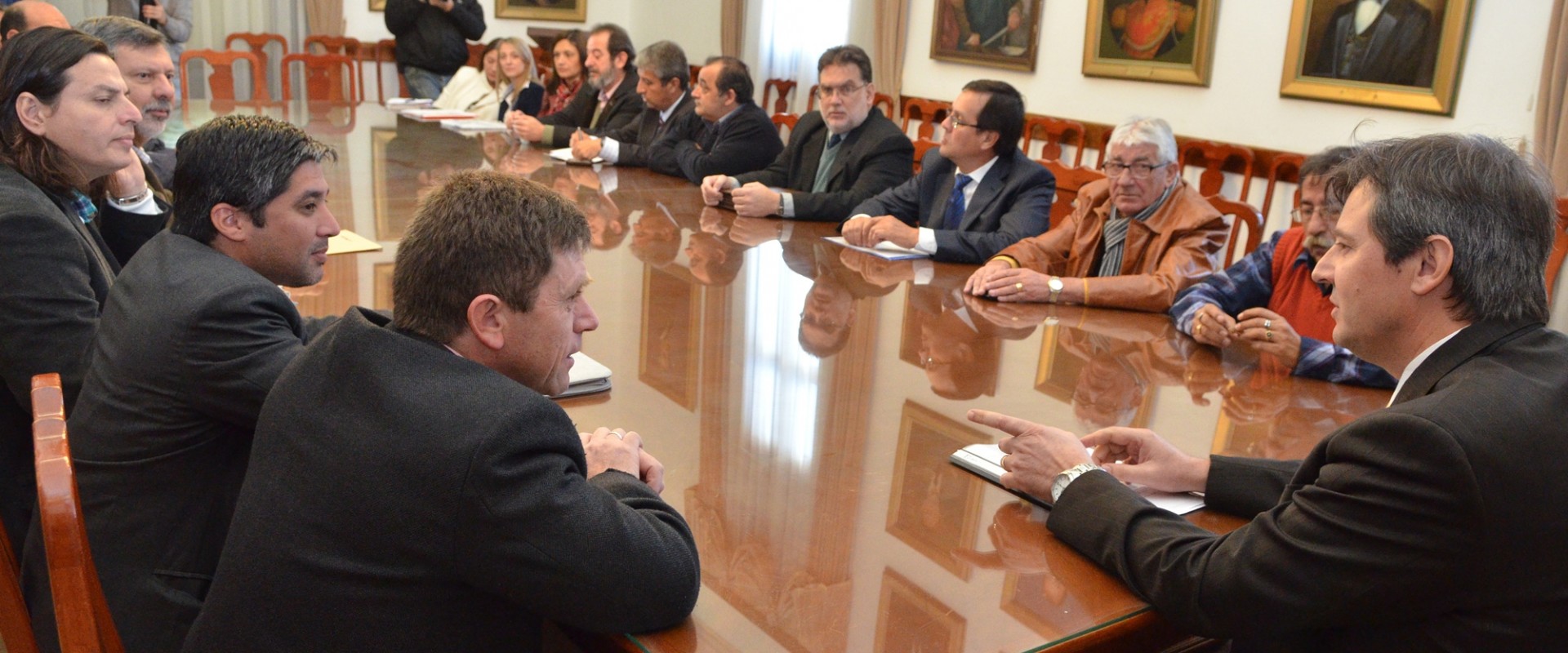 El gobierno recibi&oacute; a los Bomberos Voluntarios de la provincia