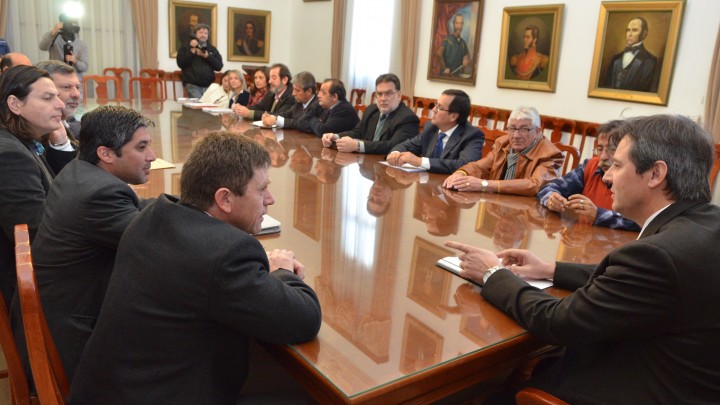 El gobierno recibi&oacute; a los Bomberos Voluntarios de la provincia