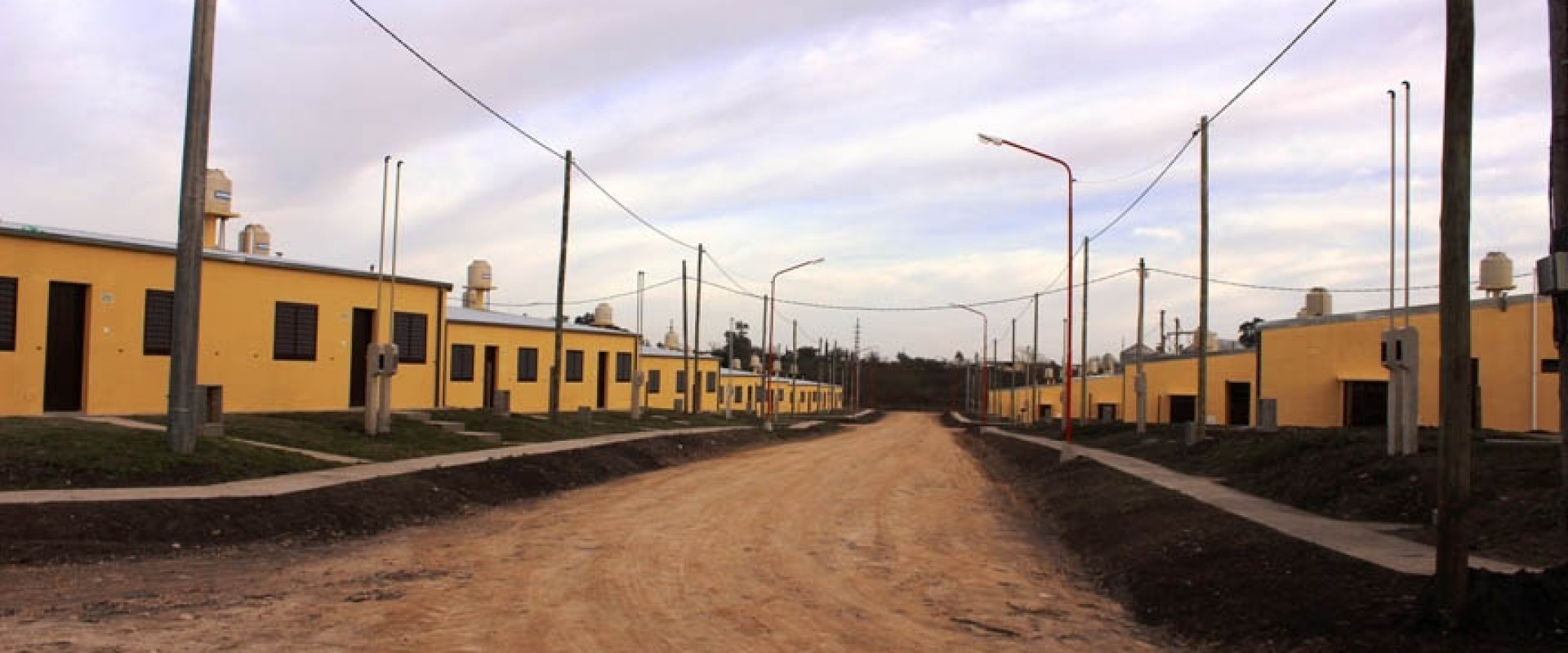 Verifican el avance de distintos grupos habitacionales que se ejecutan en Concepci&oacute;n del Uruguay