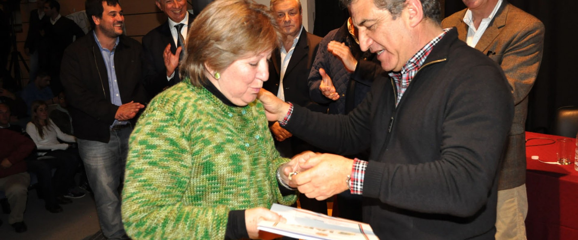 Urribarri entreg&oacute; 96 viviendas en Concepci&oacute;n del Uruguay y aportes para obras en escuelas y en municipios
