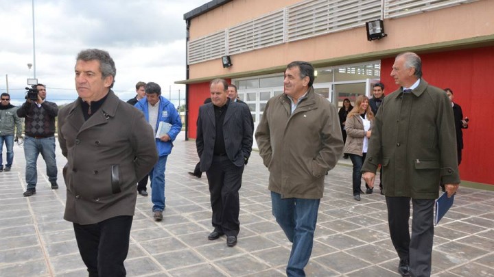 Urribarri inaugur&oacute; tres establecimientos educativos en Colonia Avellaneda
