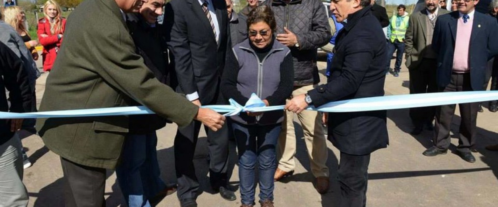 Urribarri recorri&oacute; los grupos habitacionales que el IAPV ejecuta en Basavilbaso