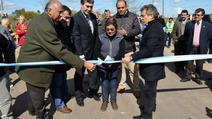 Urribarri recorri&oacute; los grupos habitacionales que el IAPV ejecuta en Basavilbaso