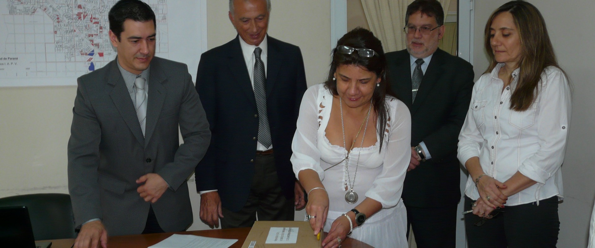 Se construir&aacute;n viviendas para docentes en Urdinarrain, San Salvador y Larroque