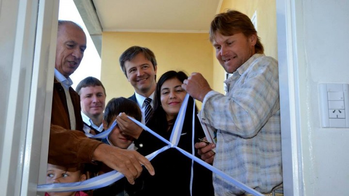El gobierno entreg&oacute; 10 nuevas viviendas en Villa Dom&iacute;nguez