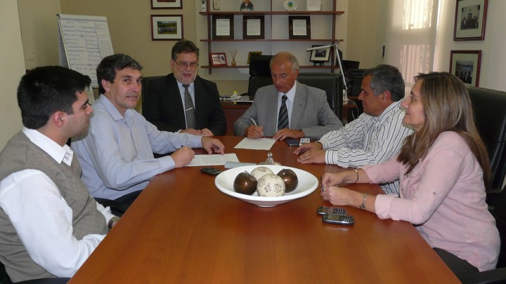 El gobierno entreg&oacute; aportes para iniciar la ejecuci&oacute;n de m&aacute;s viviendas en Basavilbaso