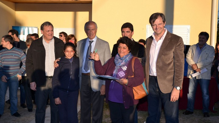 Entregaron viviendas y aportes en Chajar&iacute;