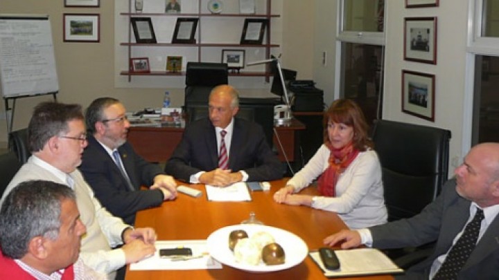 Rubricaron convenio para regularizaci&oacute;n dominial del barrio El Morro